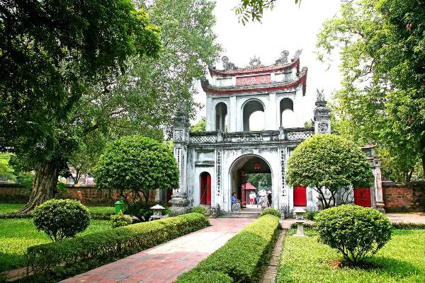 Van Mieu Quoc Tu Giam 1