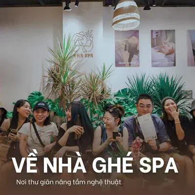 6 người đang cười tại Nhà Spa 75 Hàng Mã