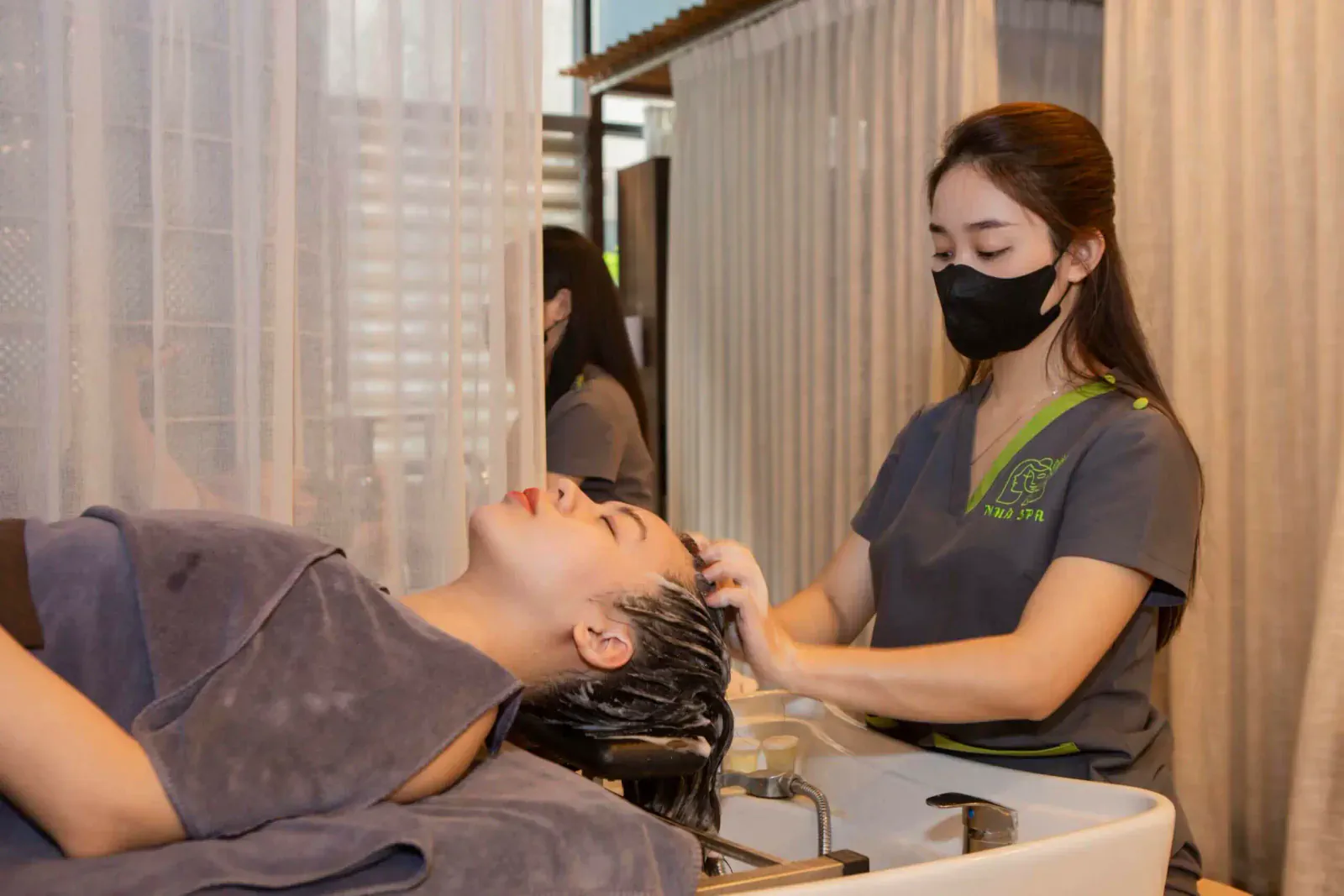 Hình ảnh gội đầu dưỡng sinh