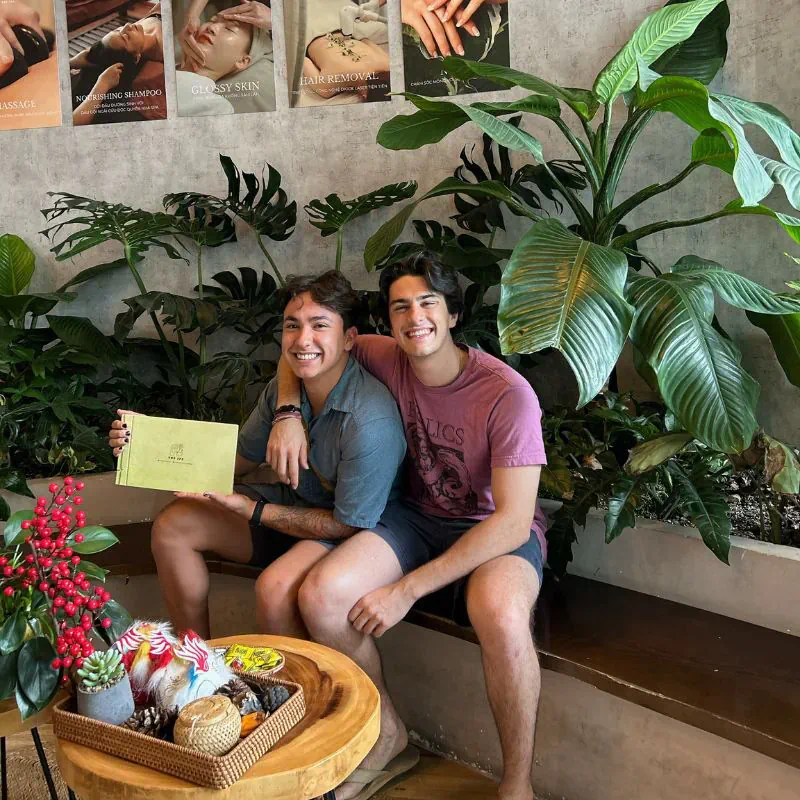 khách nước ngoài tại spa 