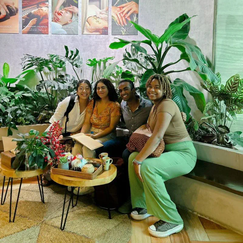 khách nước ngoài tại spa 