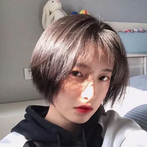 Tóc ngắn thưa ôm mặt