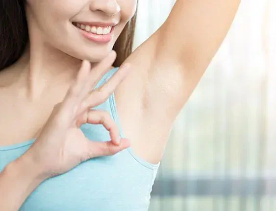 Triệt lông nách bằng wax
